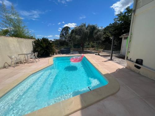 Maison 1975, fleurie, accès piscine au calme - Location saisonnière - Uchaud