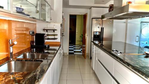 Kitchen, H1-Habitacion sublime cama doble luminosa A/C WIFI in Mostoles