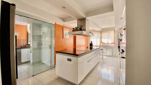 Kitchen, H1-Habitacion sublime cama doble luminosa A/C WIFI in Mostoles