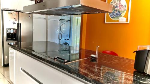 Kitchen, H1-Habitacion sublime cama doble luminosa A/C WIFI in Mostoles