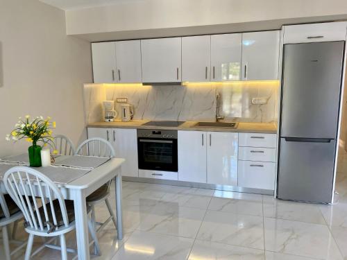 Arian Apartments 4