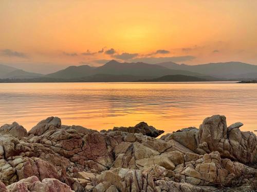 Punta Est Trilocale Soppalco con Terrazza Vista Mare