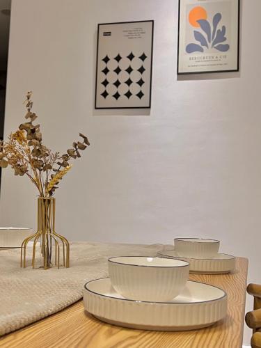 HeyMuji Projector-Netflix-Darts-Near Lotus HeyMuji Projector-Netflix-Darts-Near Lotus