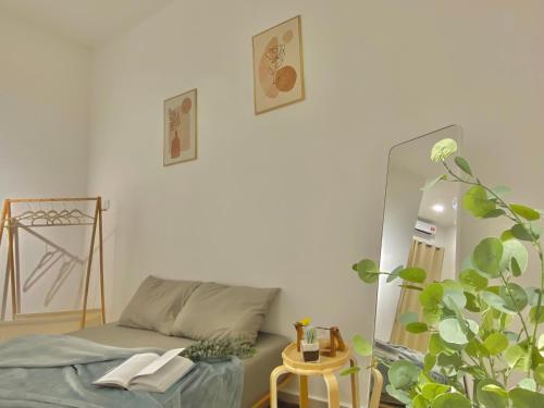 HeyMuji Projector-Netflix-Darts-Near Lotus HeyMuji Projector-Netflix-Darts-Near Lotus