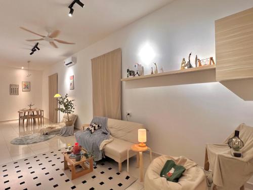 HeyMuji Projector-Netflix-Darts-Near Lotus HeyMuji Projector-Netflix-Darts-Near Lotus