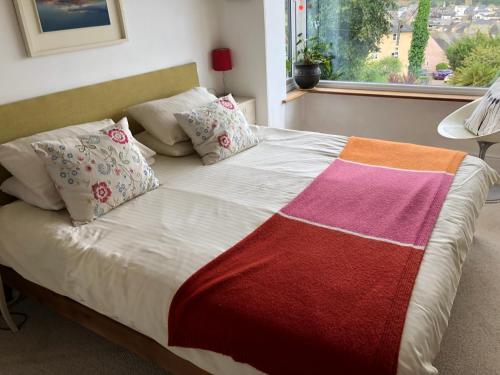 5 Bed House - Sleeps 15 - Pets - Garden - Parking in 金斯布里奇