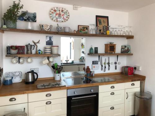 5 Bed House - Sleeps 15 - Pets - Garden - Parking in 金斯布里奇