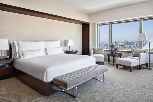 Executive King Suite with City View