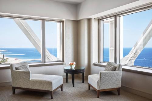 Seafront King Suite 