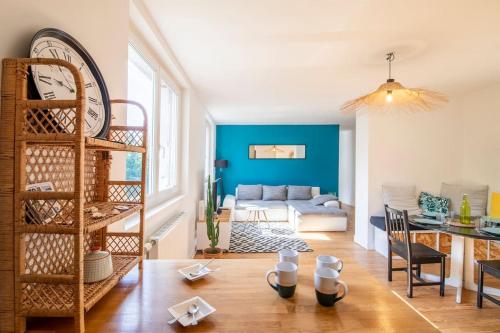 Grand salon, 2 chambres en centre-ville - Monterblanc
