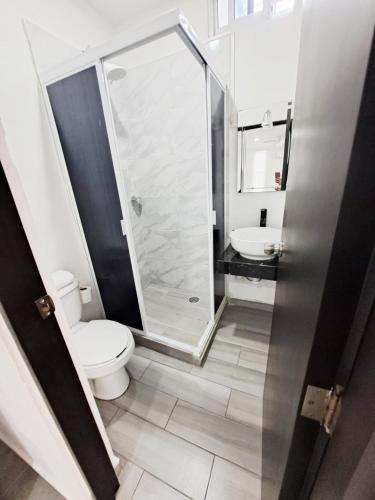 淋浴間, Blanco Armonía - Depto 1 - 2 Min Malecón (Blanco Armonia - Depto 1 - 2 Min Malecon) in 馬薩特蘭市中心