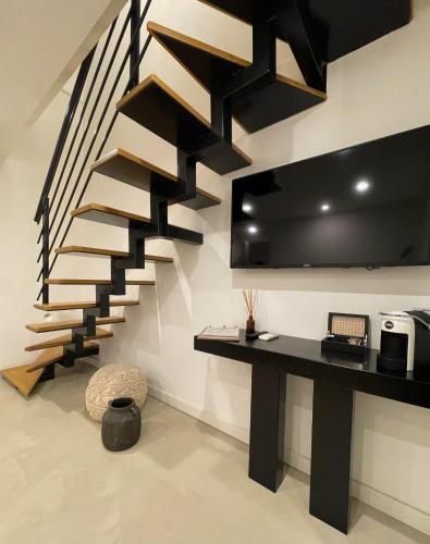 ES Suites – Naples, CO
