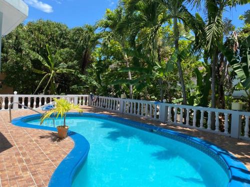 Runaway Bay 5 Bed Villa with a Pool.