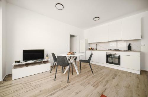 One-Bedroom Apartment image 10