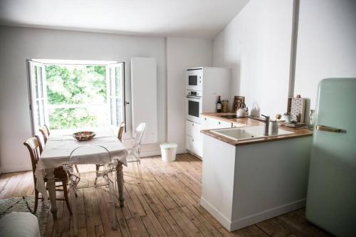 Grand studio équipé avec petit-déjeuner - Location saisonnière - Bazas