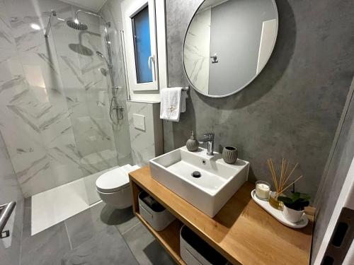Душ, Premium mobile home Eden in Веленє
