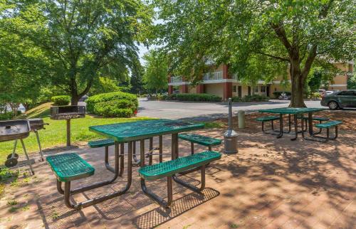 Extended Stay America Suites - Greensboro - Wendover Ave - Big Tree Way