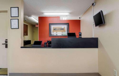 Extended Stay America Suites - Greensboro - Wendover Ave - Big Tree Way