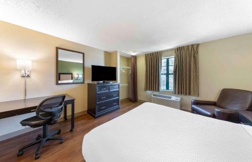 Extended Stay America Select Suites - Greensboro - Wendover Ave - Big Tree Way in Greensboro, USA