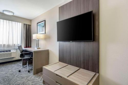 Comfort Inn & Suites Pacific - Auburn