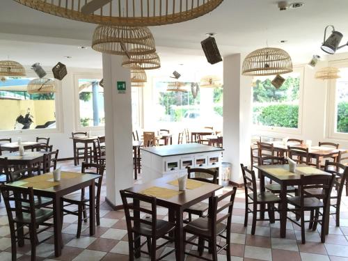 餐廳, Hotel Villa San Fedele in 聖費德勒因特爾維