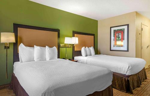 2 double beds