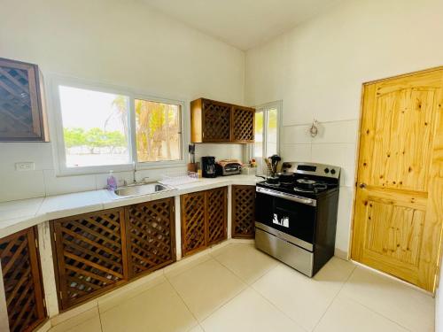 Seaside Beach House, Monterrico in El Cebollito