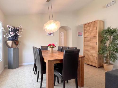 Spacious Family Pool Home with Game Room-588OCB home in Davenport, USA