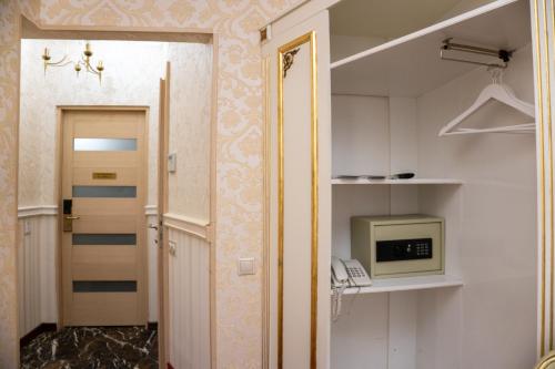 De Paris Hotel - image 6