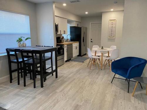 Lovely 2-beds Central Clearwater Apartment in Clearwater, USA