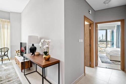 Brand New 1BR with Burj Khalifa & Canal Views - image 4