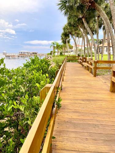 A Cozy Space Coast Retreat in Titusville, USA