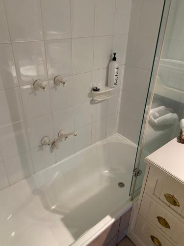 Creek Cottage Bed and Breakfast Traralgon photo 4