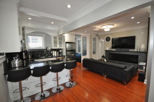 New Luxurious 3 Bedroom Kingsway Castle Suite