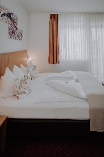 Double or twin room, mountain view, balcony