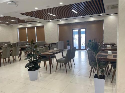 Restaurant, Oqshom Plaza Hotel in Qarshi