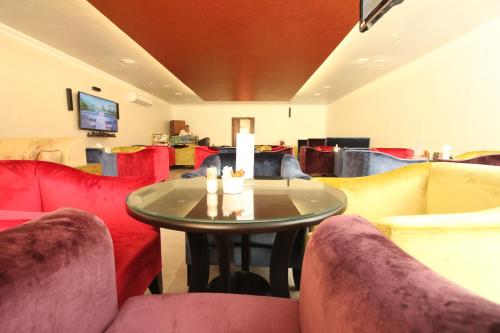 Bar/lounge, Al Maha Residence in Al Dhait South