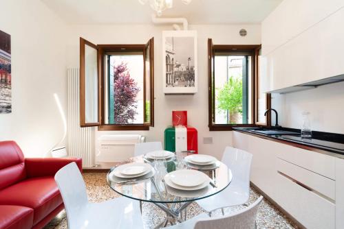 Just Urban Stays - Castello 5067 boutique apartment, Venice (photo 3)