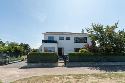 Villa Sealise - spacious house by the dunes in Westende