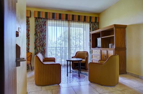 Karibe Hotel Karibe Hotel is perfectly located for both business and leisure guests in Port Au Prince. Offering a variety of facilities and services, the hotel provides all you need for a good nights sleep. Servi