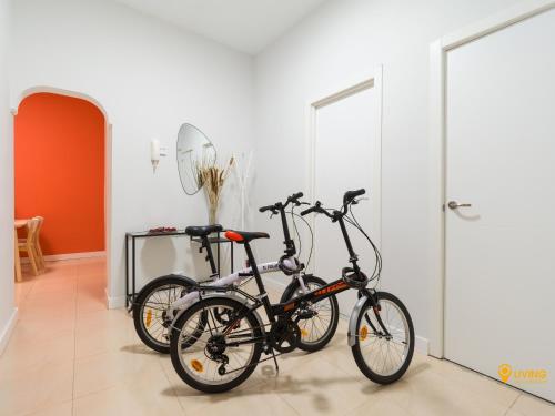 2 mins from Beach - Workstations - Parking - Bikes