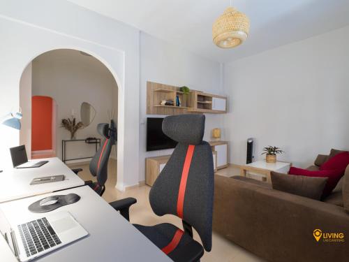 2 mins from Beach - Workstations - Parking - Bikes