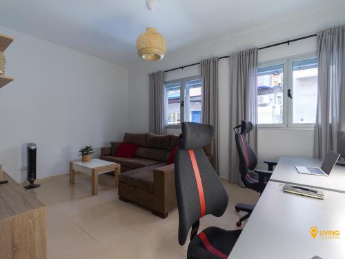 2 mins from Beach - Workstations - Parking - Bikes