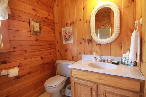 Spacious 8bd7ba Log Home on Beltzville Lake in Southern Poconos - No Prom