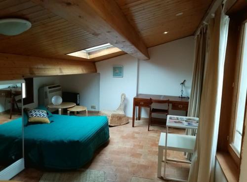 SMALL FLAT IN CENTER QUIET UNDER THE ROOF SMALL FLAT IN CENTER QUIET UNDER THE ROOF