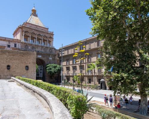 Normanni Apartment with Terrace by Wonderful Italy