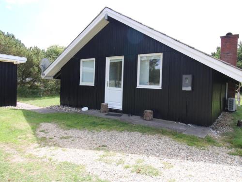 Holiday Home Egbert - 900m from the sea in Western Jutland by Interhome