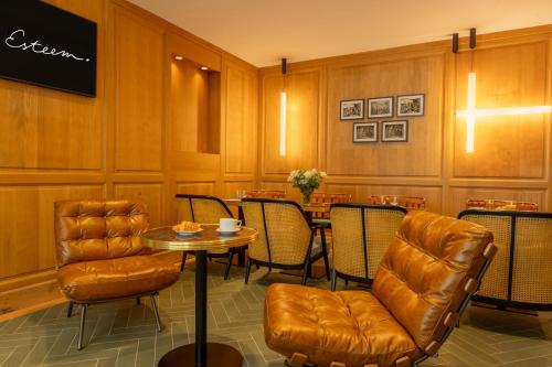 Carina Tour Eiffel - image 9