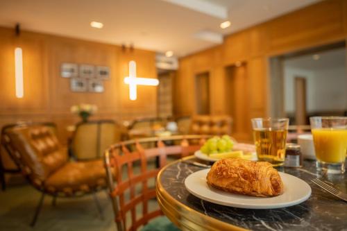 Carina Tour Eiffel - image 13