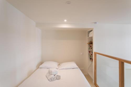 One-Bedroom Apartment image 4